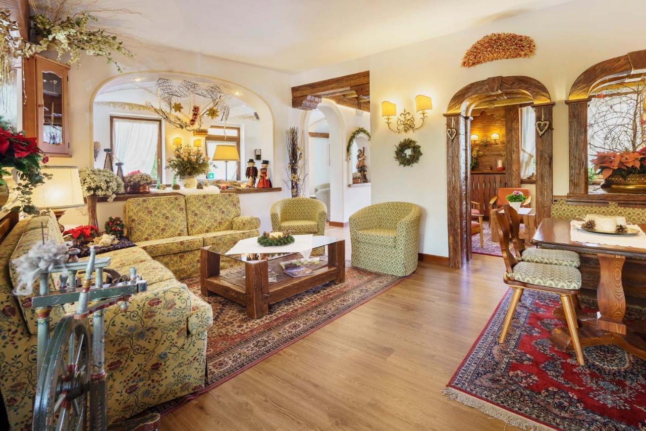 Hotel Columbia & 3*