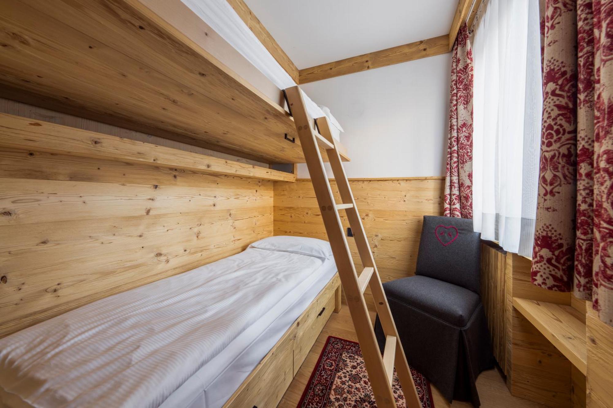 Hotel Columbia & 3*