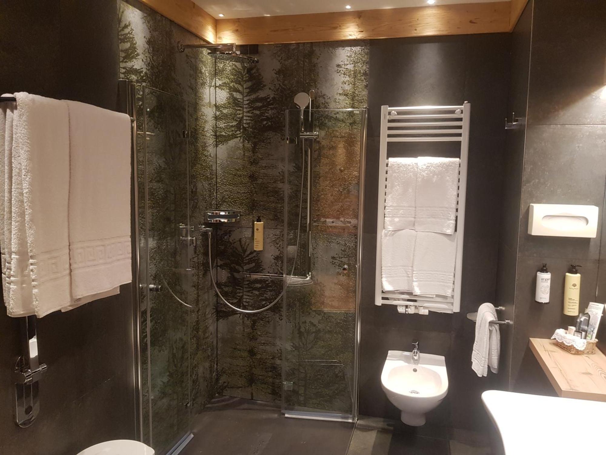 Hotel Columbia & 3*