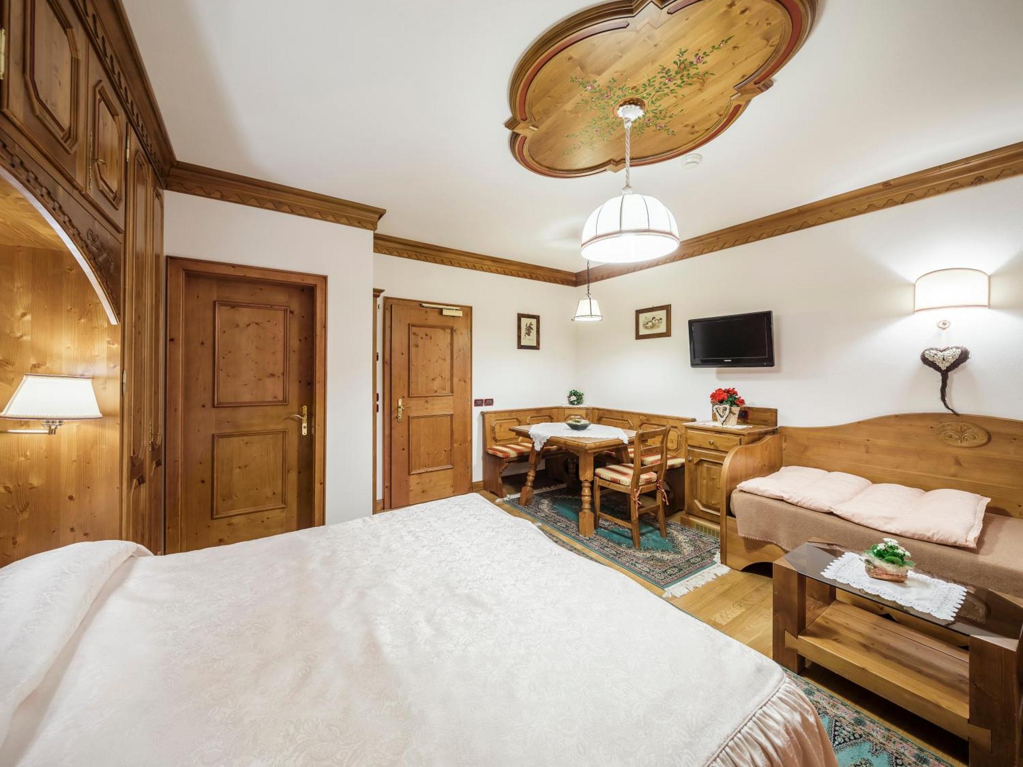 Columbia & Hotel Cortina dʼAmpezzo