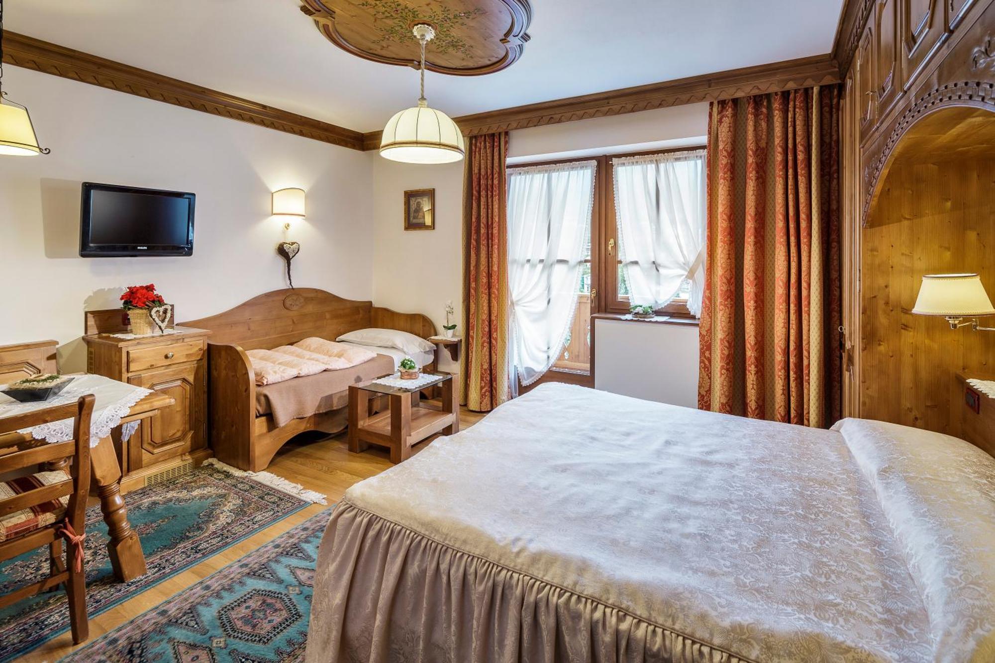 Hotel Columbia & 3*
