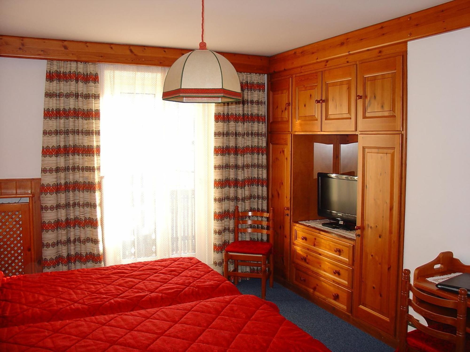 Hotel Columbia & 3*